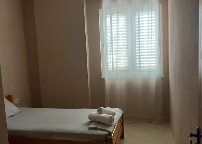 Sea Breeze 公寓 Durrës